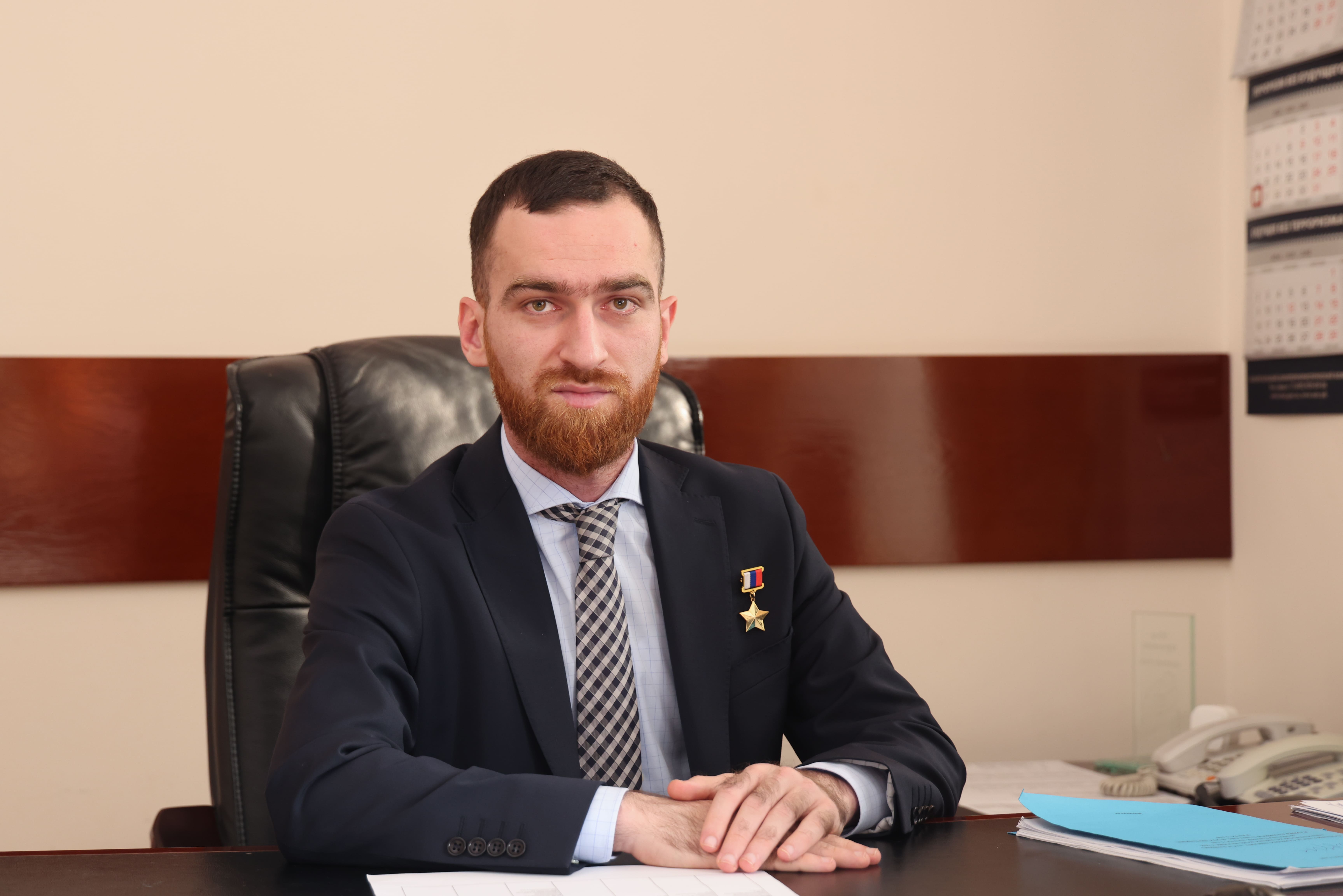 Темирлан Абуталимов поздравил жителей Дагестана с Днём Героев Отечества